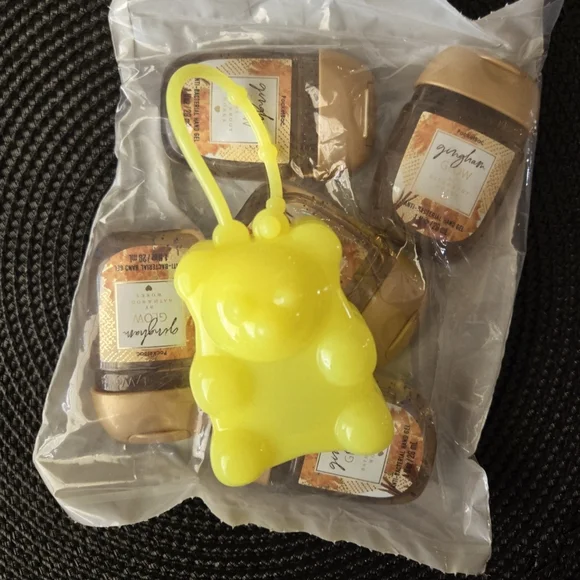💛🧸🤲 NWT‼️Bath & Body Works Yellow Gummy Bear Pocketbac Holder with Sanitizers - Picture 1 of 10